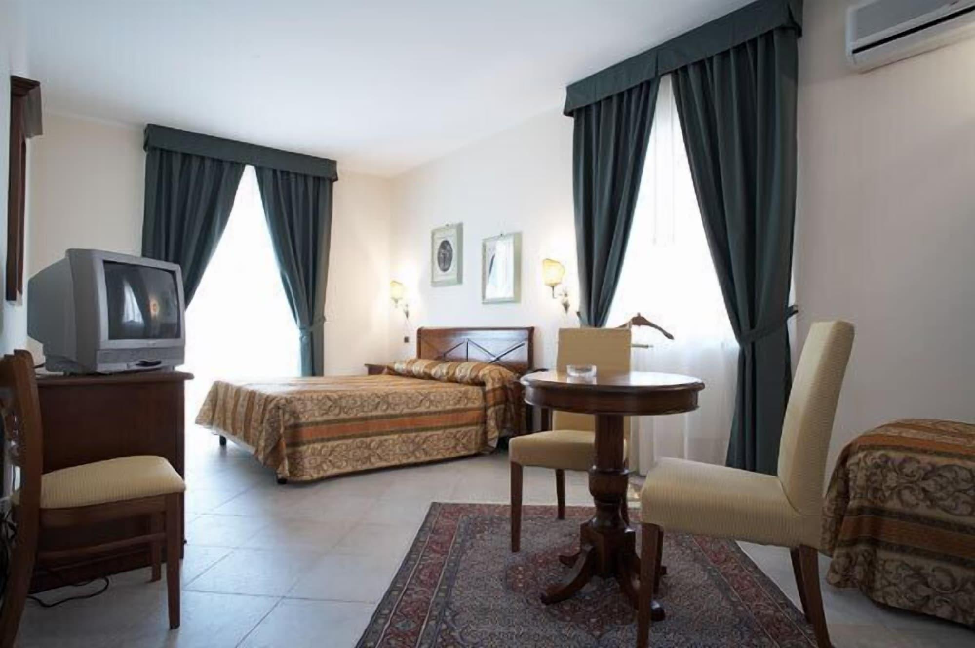 Hotel Delle Palme Falcone Bagian luar foto