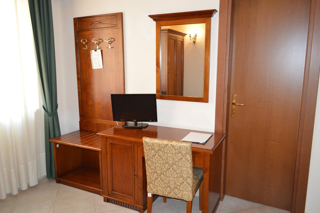 Hotel Delle Palme Falcone Ruang foto
