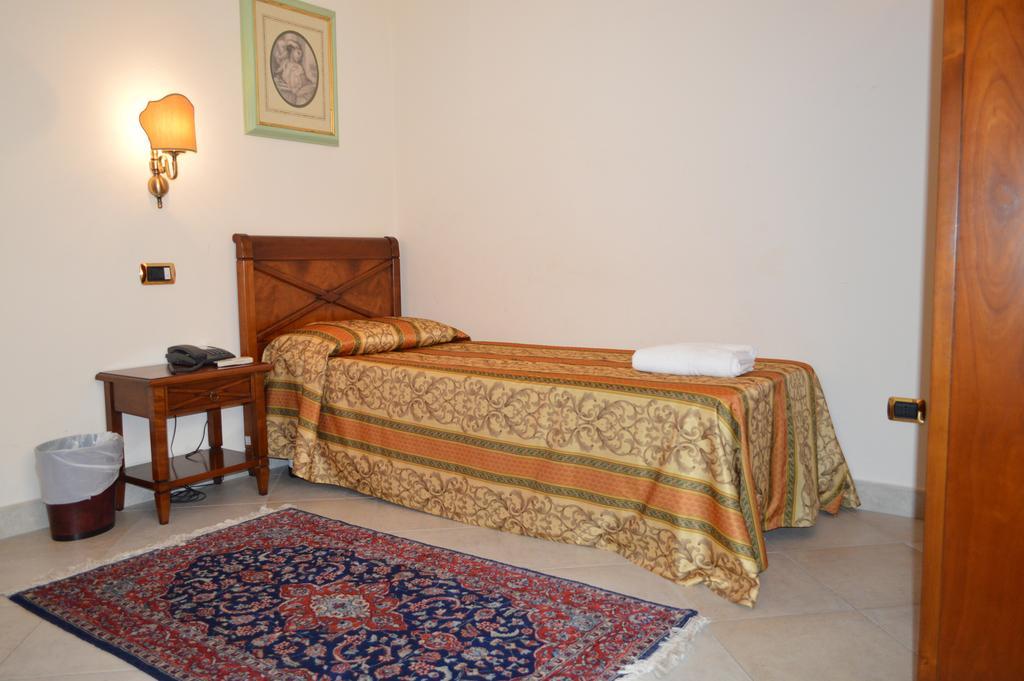 Hotel Delle Palme Falcone Ruang foto