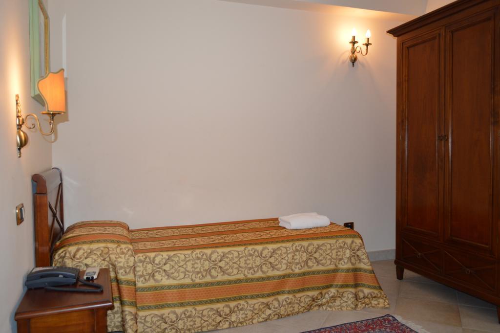Hotel Delle Palme Falcone Ruang foto
