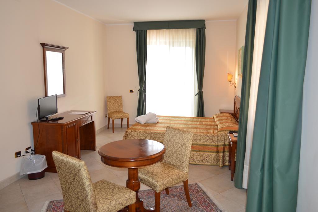 Hotel Delle Palme Falcone Ruang foto