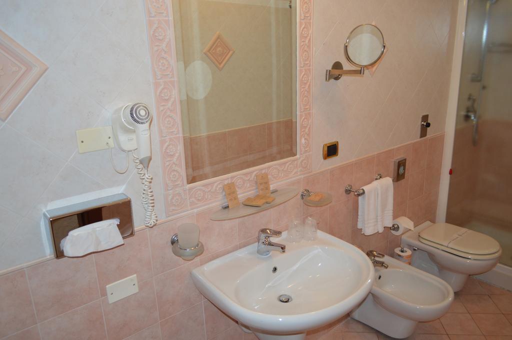Hotel Delle Palme Falcone Ruang foto