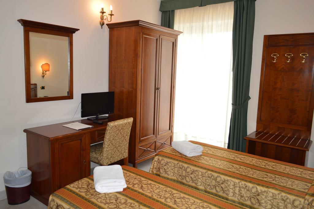 Hotel Delle Palme Falcone Ruang foto
